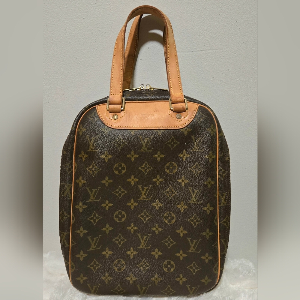 Louis Vuitton Excursion Bag w/Luggage Tag & COA
